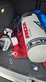 Sacco da Boxe 2ft e Guantoni 