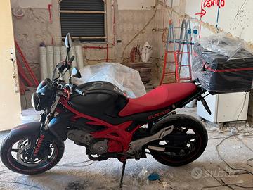 Moto Suzuki Gladius 650