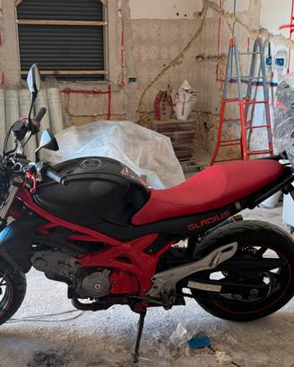 Moto Suzuki Gladius 650