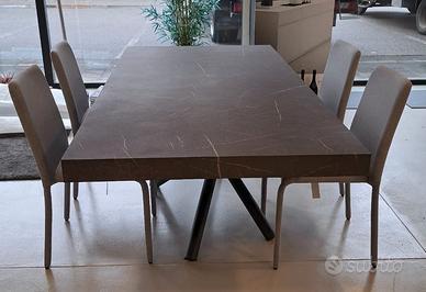 Tavolo Fahrenheit Altacom + 4 sedie Natisa Dora L