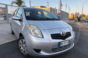Toyota Yaris 1.0 5 porte