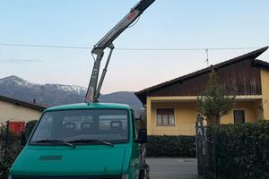 Camion Daewoo con gru
