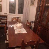 Tavolo classico in legno con 6 sedie