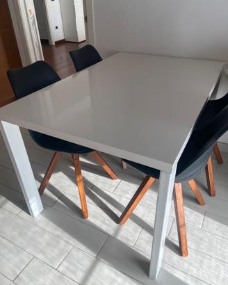 Tavolo in silestone bianco