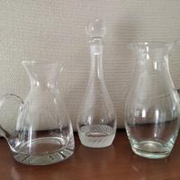 Brocche e bottiglia in cristallo