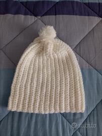 cappello lana totalmente fatto a mano