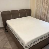 Letto con rete matrimoniale elettrica