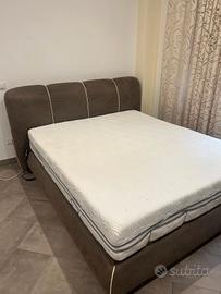 Letto con rete matrimoniale elettrica