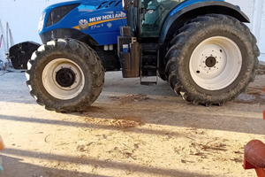 New Holland T7