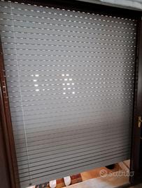 Serranda avvolgibile in pvc grigia