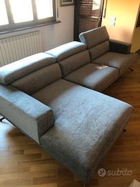 Divano grigio tessuto 3 posti