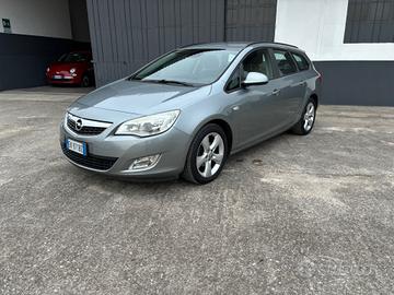 Opel Astra 1.3 CDTI. Neopatentati. Garanzia