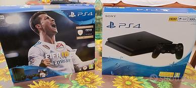 PS4 Sony Fifa 18 e due joystick 