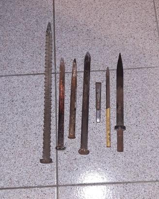 Martelli mazzette scalpelli e cazzuola