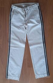 Pantaloni bianco panna con bande laterali nere 