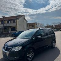 Touran 1.9 TDI  7 POSTI  2010  6M