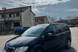 Touran 1.9 TDI  7 POSTI  2010  6M