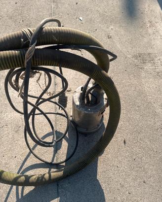 Pompa sommersa con galleggiante