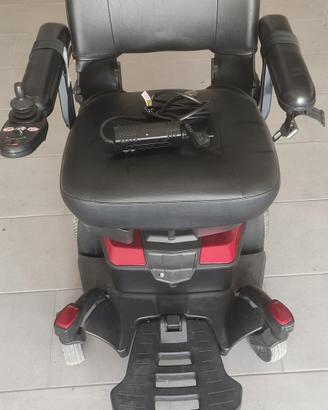 sedia a rotelle elettrica per anziani o disabili