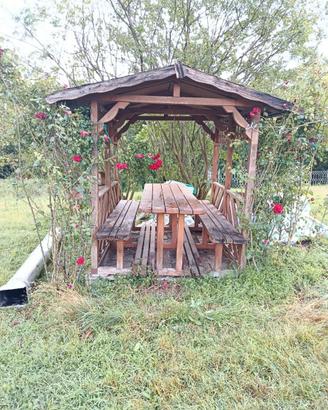 Pergola con tavolo