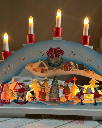 Candelabro di legno con luci