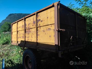 Rimorchio agricolo ribaltabile