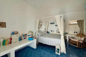 4 LOCALI A SERRARA FONTANA