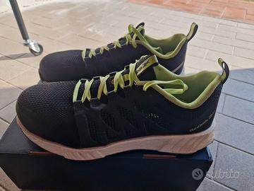 Scarpe REEBOK ANTINFORTUNISTICHE NR 42 COME NUOVE 