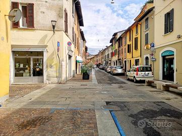 NEGOZIO A BRESCIA