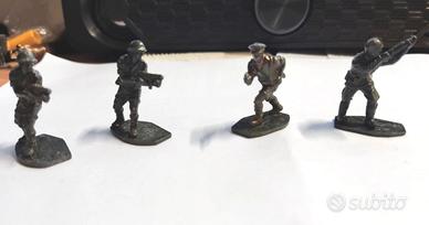 Lotto 4 Soldatini In metallo vintage Fanteria Ingl