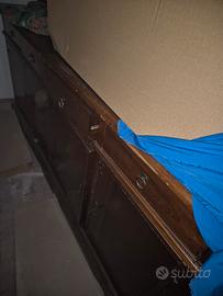 Tavolo, scrivania e credenza 