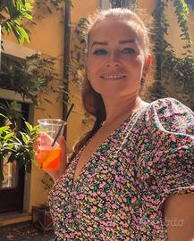 Cameriera di sala in un ristorante