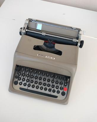 macchina da scrivere Olivetti Studio 44 