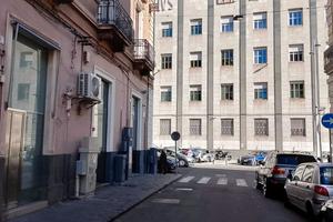 Bottega 35 mq con soppalco ad.te al Tribunale Ct