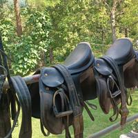 Selle equitazione, finimenti e materiale vario