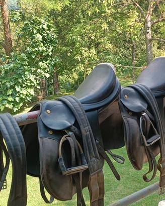 Selle equitazione, finimenti e materiale vario