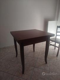 Tavolo in legno massello allungabile 