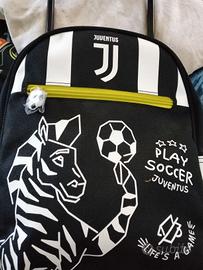 zaino della Juventus incluso astuccio e palla 