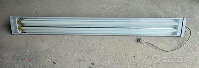 plafoniera industriale con tubi neon fluorescenti 