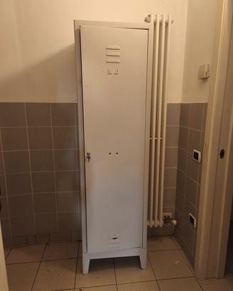 n. 4 armadi spogliatoio in metallo
