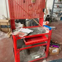 Carrello porta attrezzi