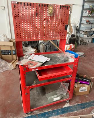 Carrello porta attrezzi