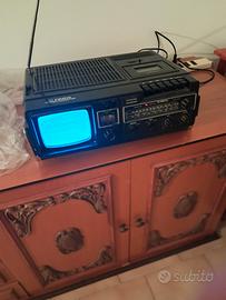 Radio, musicassette e tv integrato