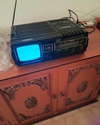 Radio, musicassette e tv integrato