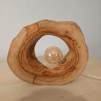 lampada in legno di ulivo 