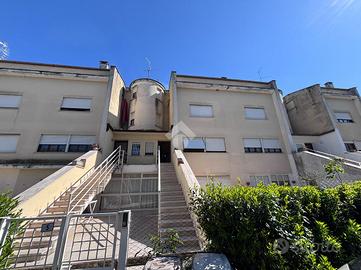 VILLA A SCHIERA A CAVE