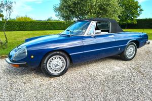 Alfa Romeo Spider Duetto 2000 Blu Interni Beige 19