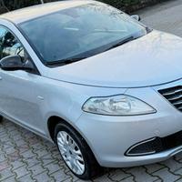 Lancia Ypsilon 1.2 *UNICOPROPRIETARIO *69 CV 5 por