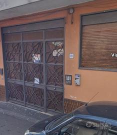 Deposito 166 mq ben rifinito Gravina di Ct