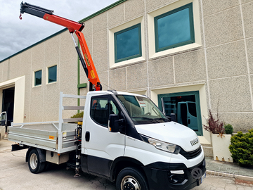 Iveco daily 35/18 2018 con gru